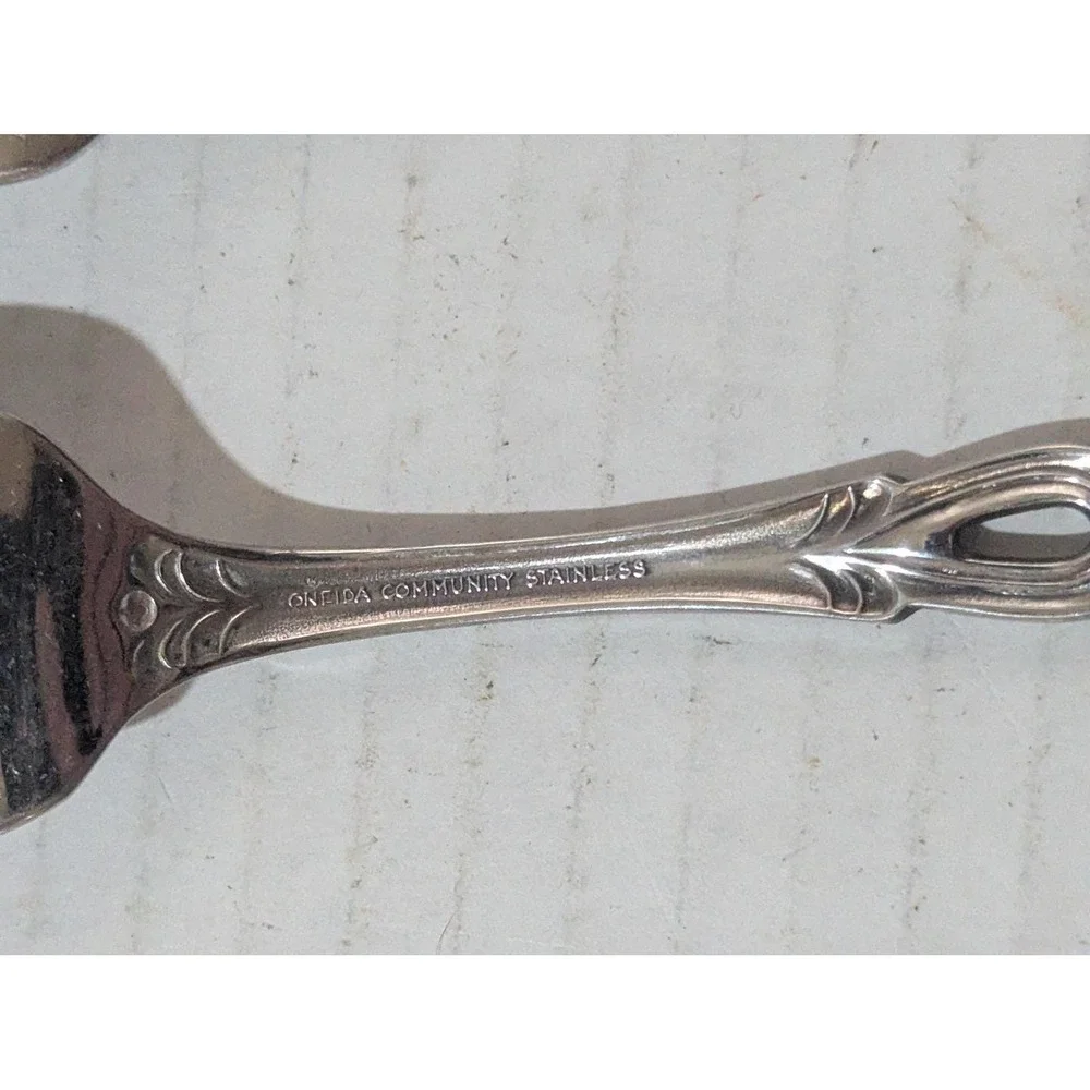 Oneida Community Stainless Chandelier Forks Set of 4 Dinner Salad 1970s Vintage